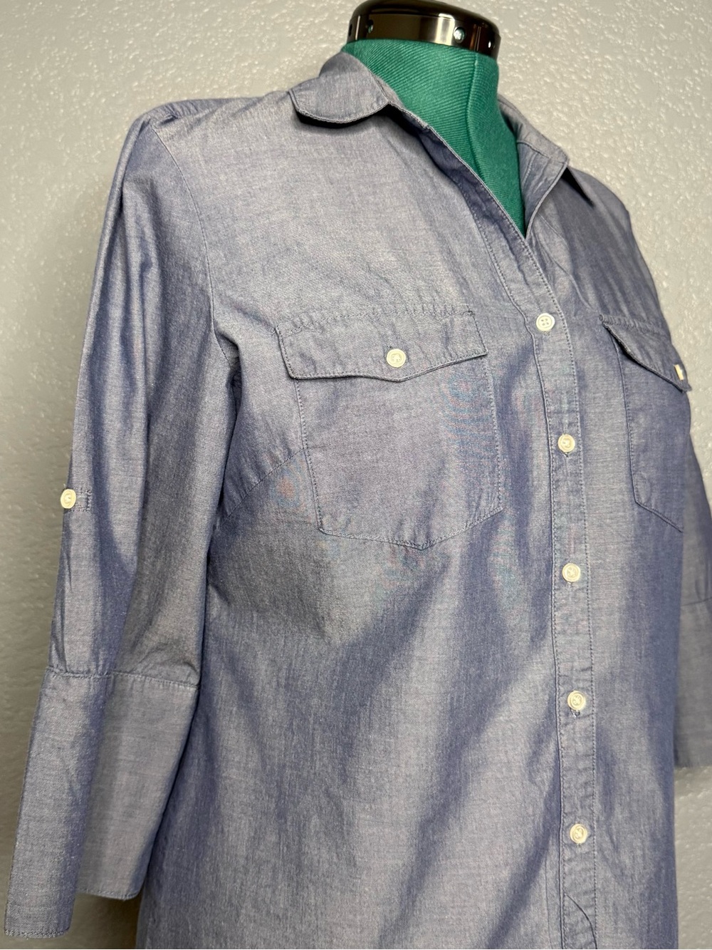 Ellen Tracy Chambray Shirt 100% Cotton Light Blue Button Down Denim Look Top L - Picture 6 of 8